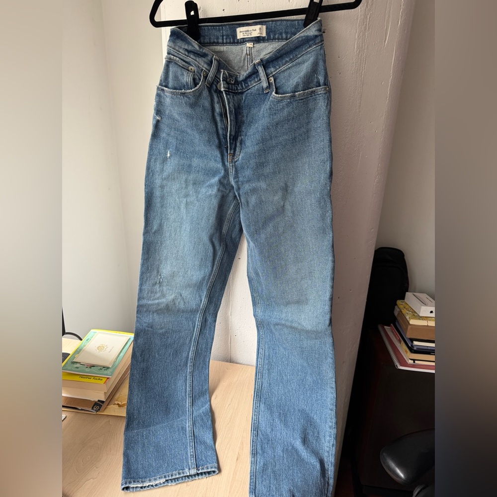 Abercrombie Curve Love 90s straight jean ultra high rise